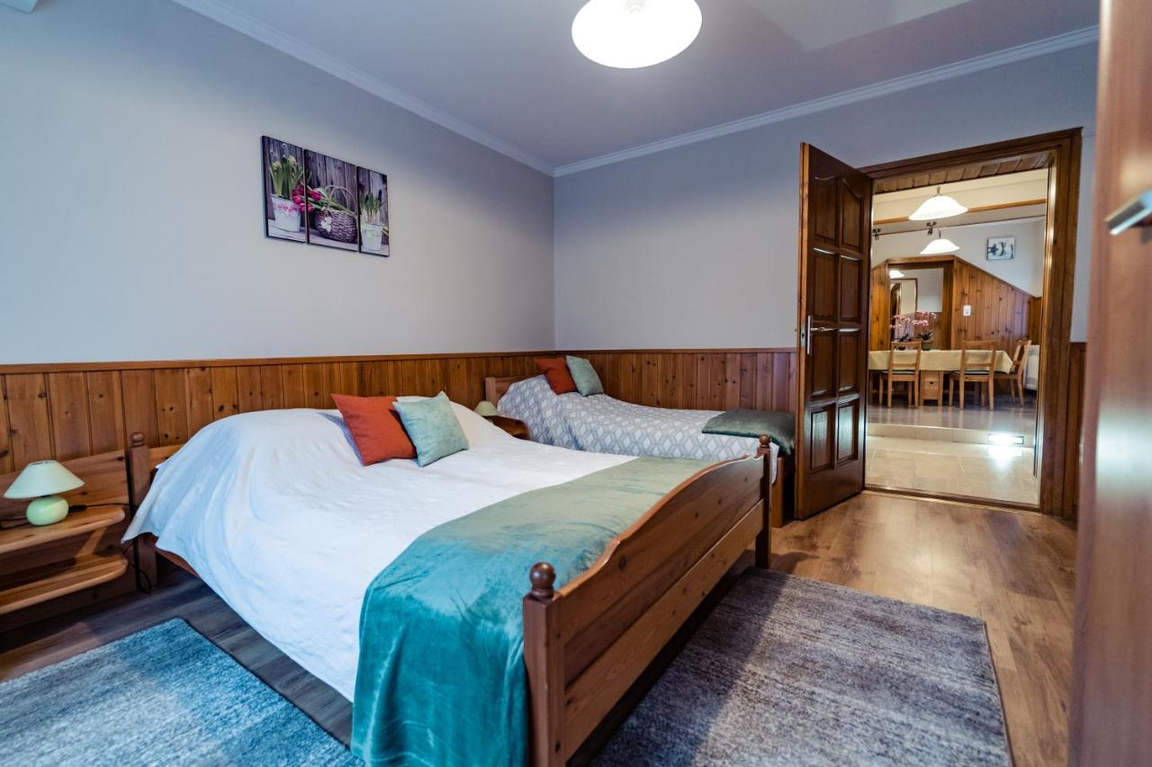 Estike Apartman Gyula Buitenkant foto
