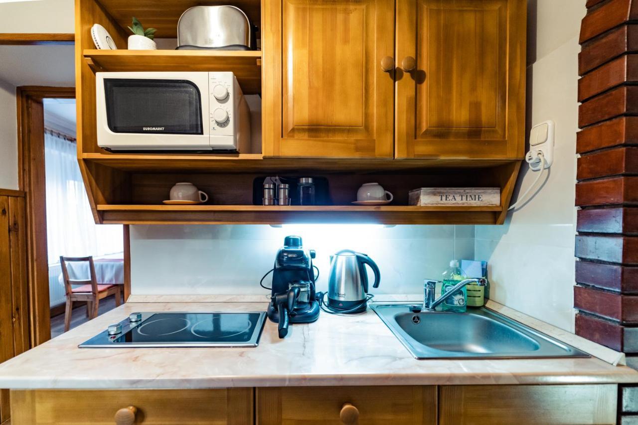 Estike Apartman Gyula Buitenkant foto