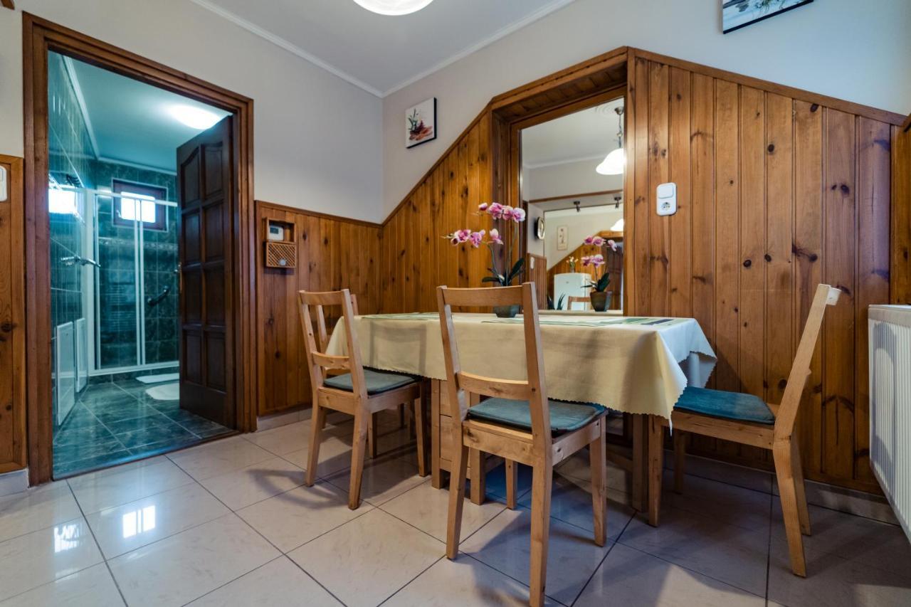 Estike Apartman Gyula Buitenkant foto